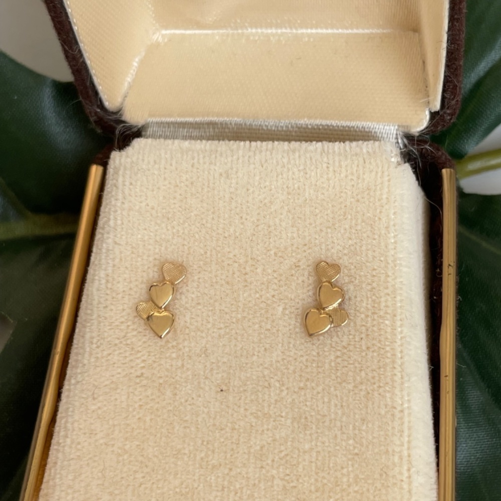 NIB! 14kt Gold Small Delicate Hearts Children’s Post Earrings - Picture 2 of 7